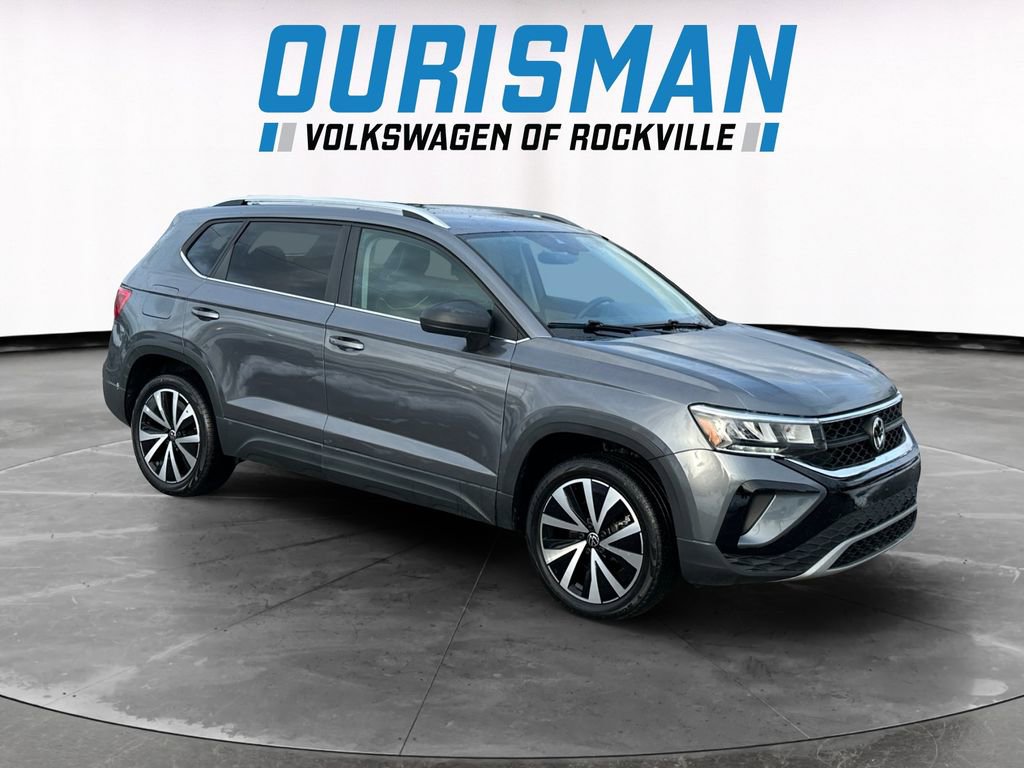 Used 2024 Volkswagen Taos SE image 1