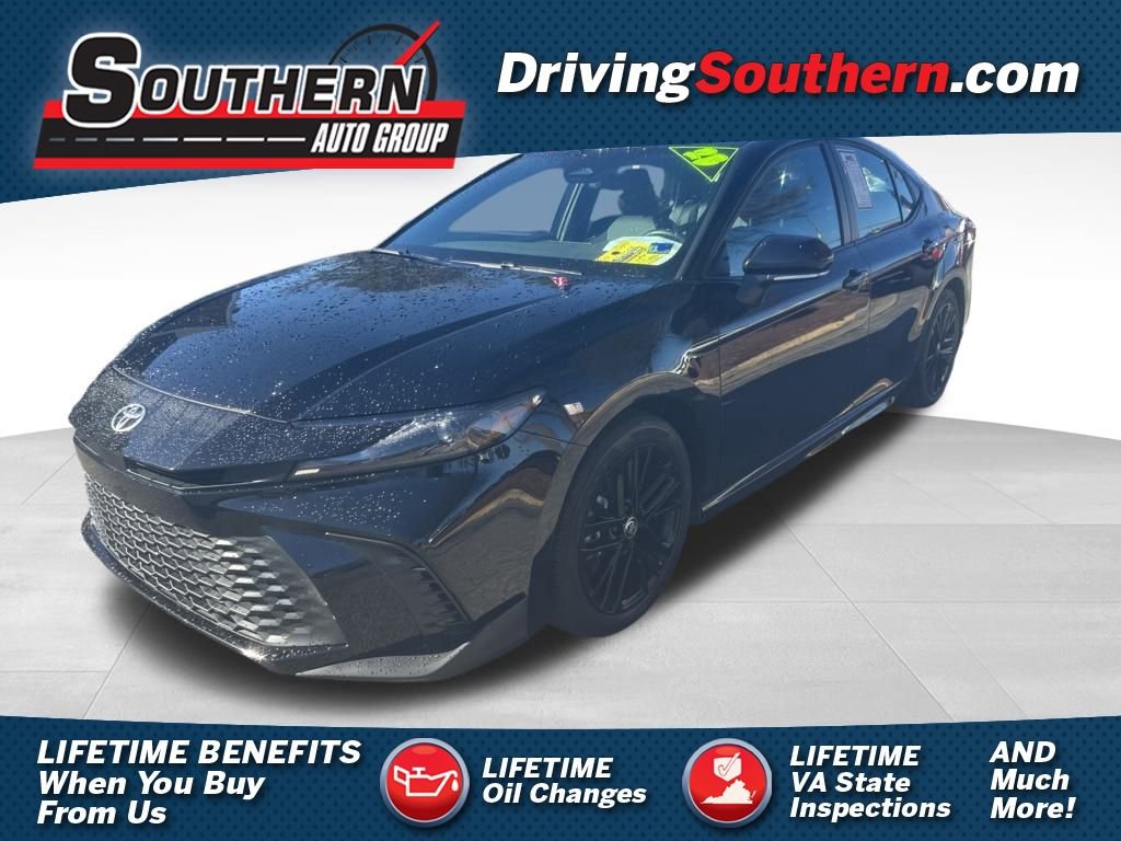 Used 2025 Toyota Camry SE image 1