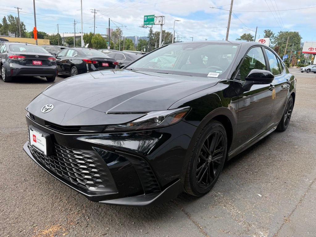 Used 2025 Toyota Camry SE FWD image 4