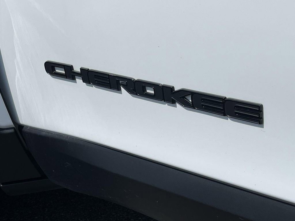 Used 2023 Jeep Cherokee Altitude Lux image 31