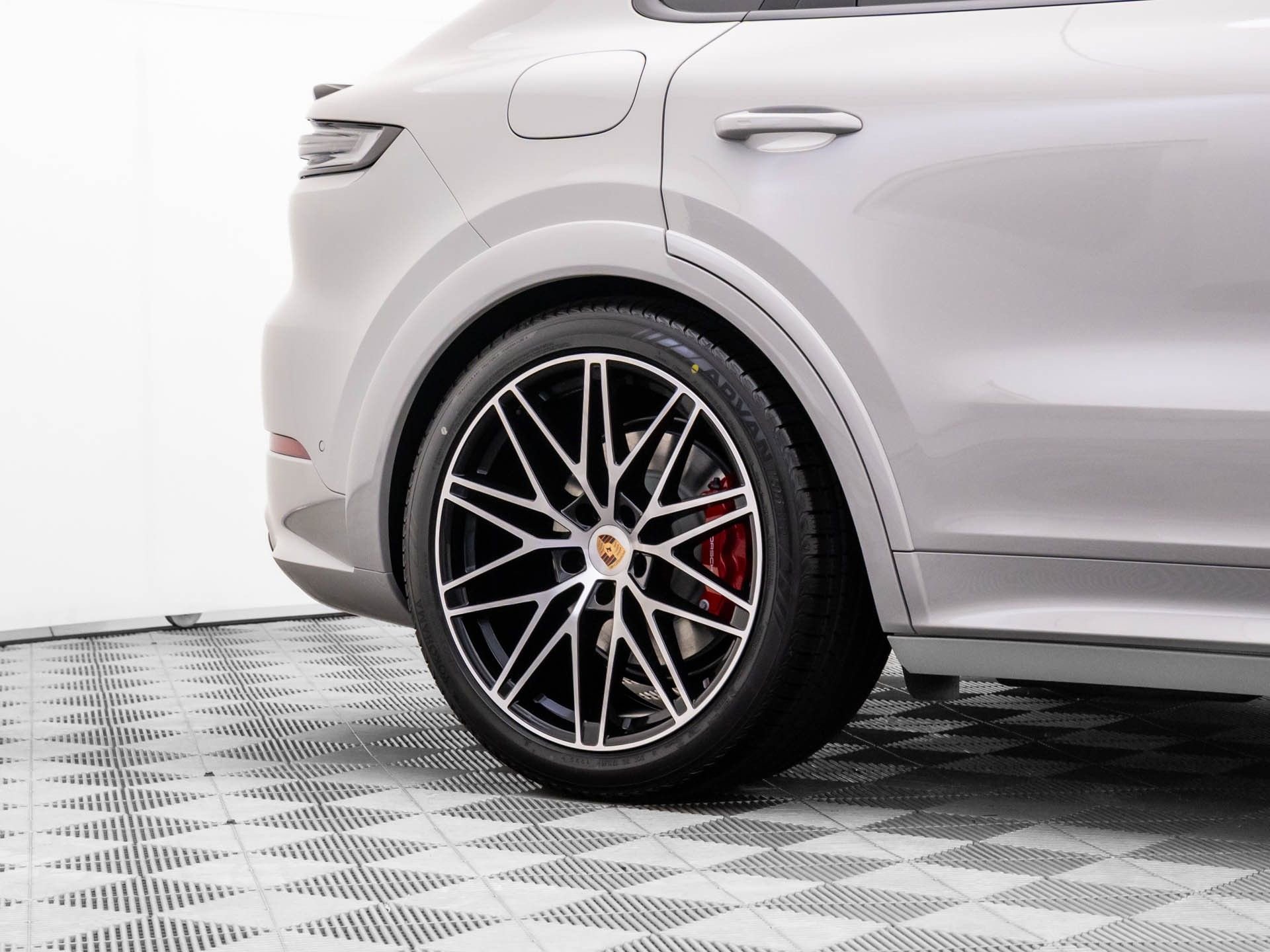 New 2026 Porsche Cayenne GTS image 34