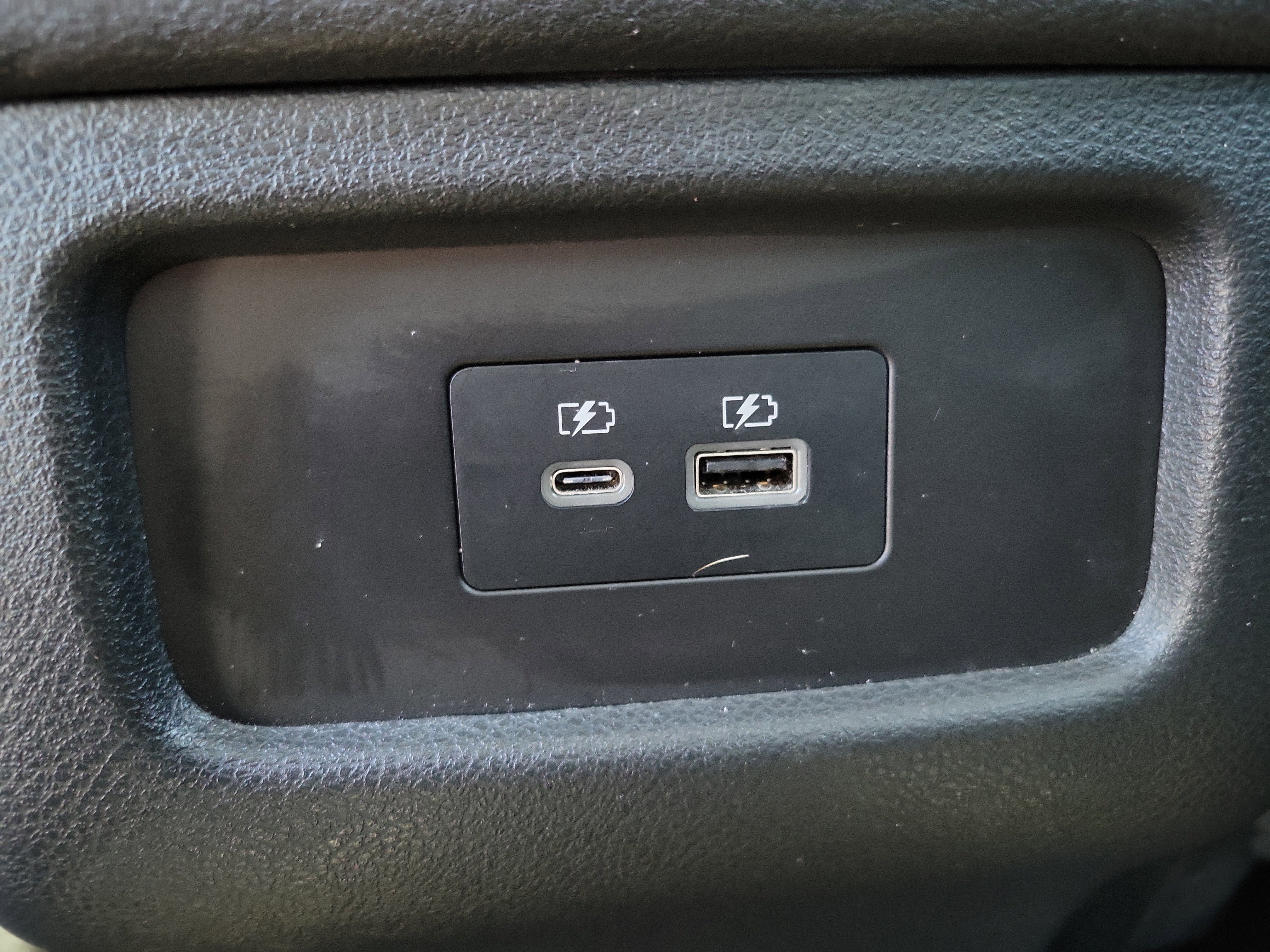 Used 2024 Nissan Pathfinder SV image 16