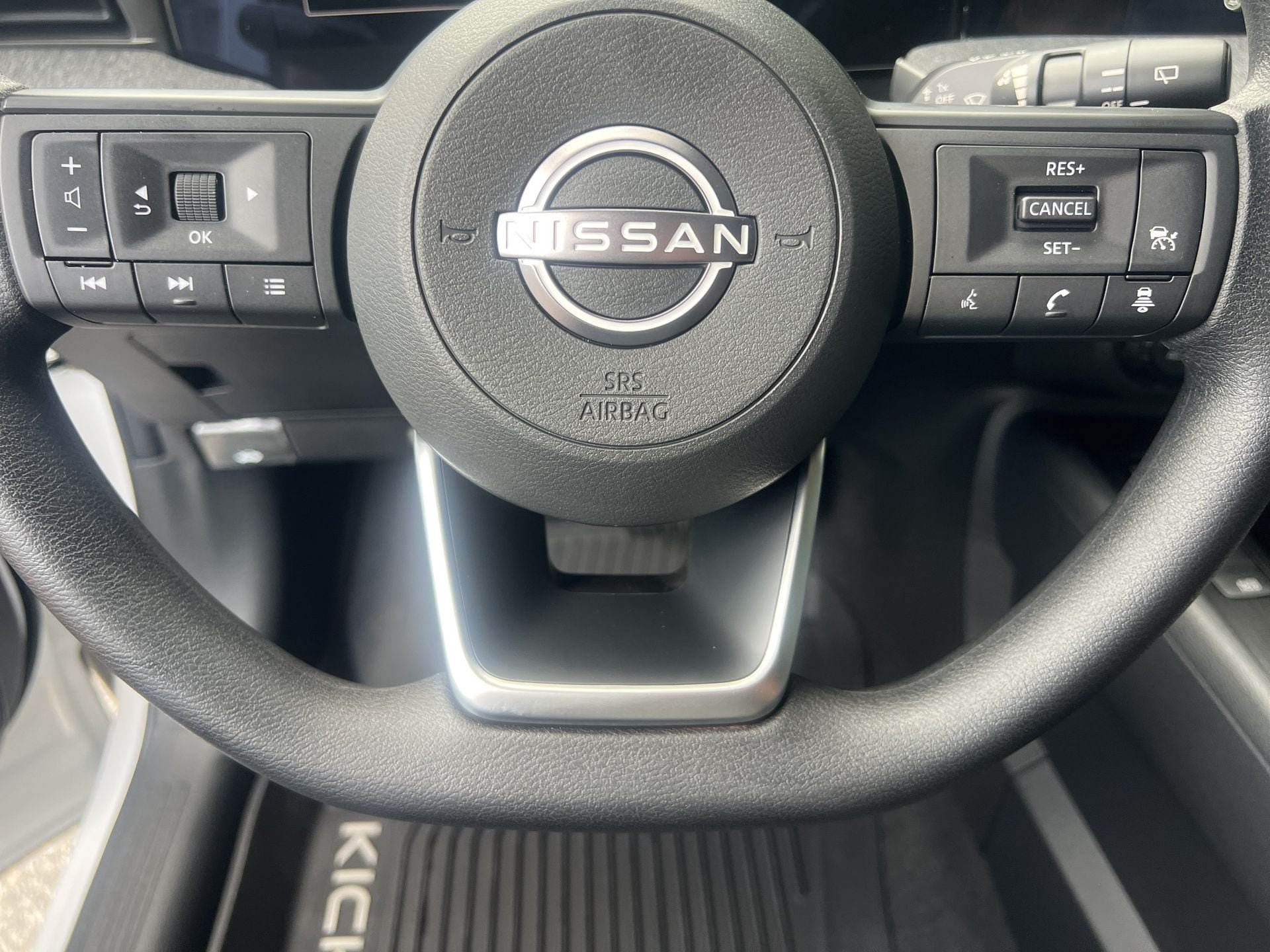 Used 2026 Nissan Kicks SV w/ SV Premium Package FWD image 11