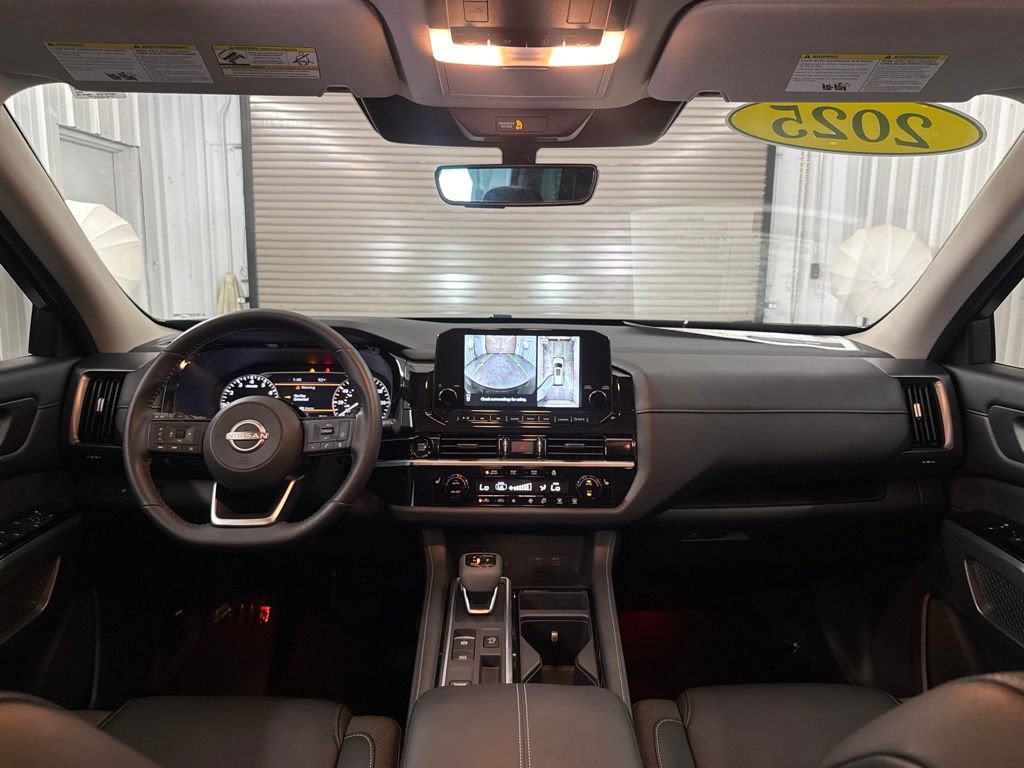 Used 2025 Nissan Pathfinder SL w/ Black Appearance Package FWD image 16