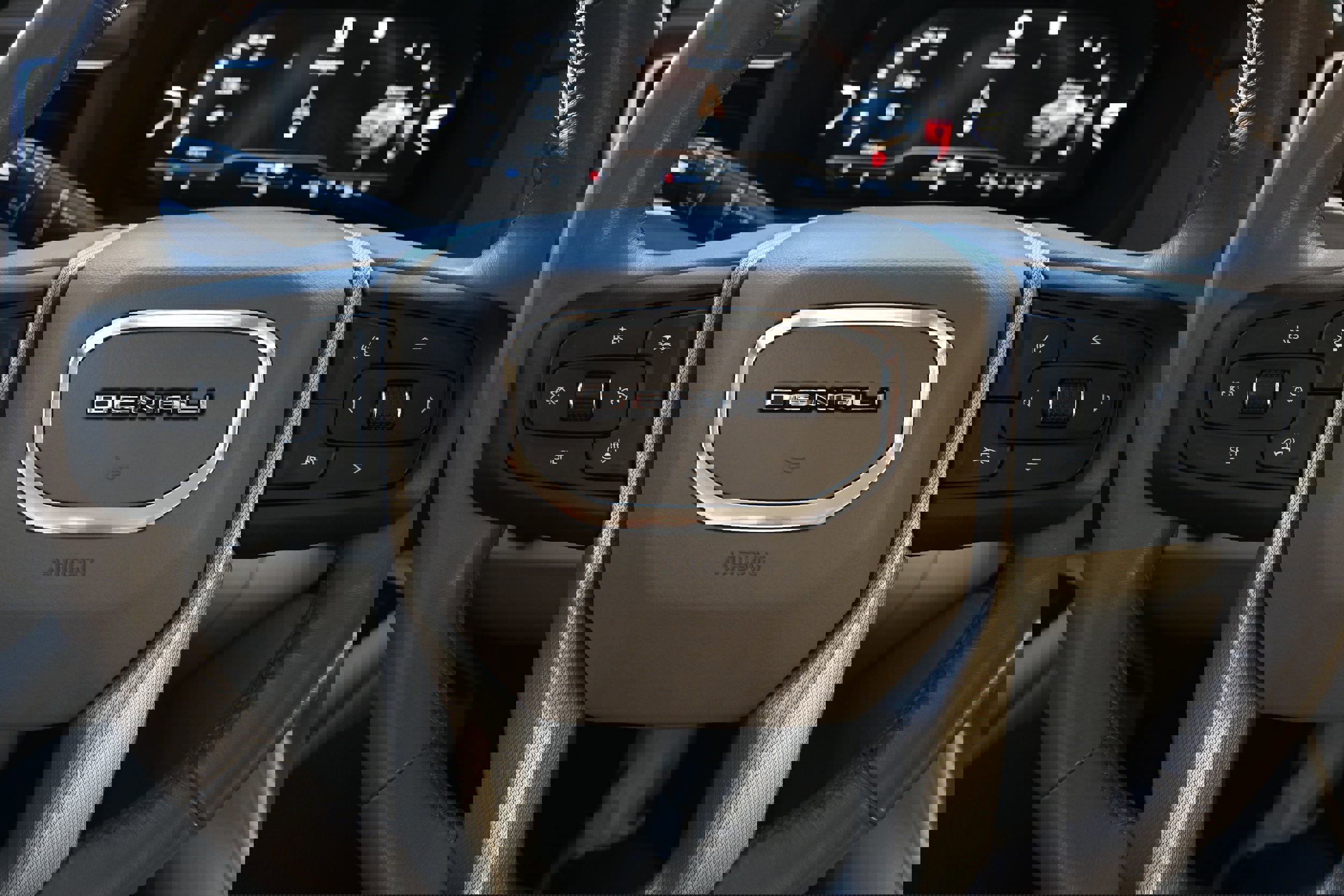 Used 2022 GMC Yukon XL Denali w/ Max Trailering Package image 10