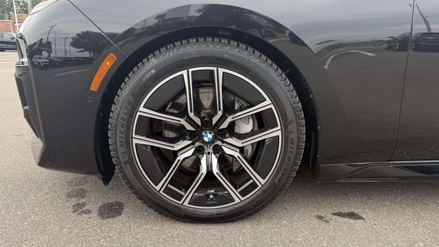 Used 2024 BMW 740i xDrive w/ Premium Package 2 AWD/4WD image 11