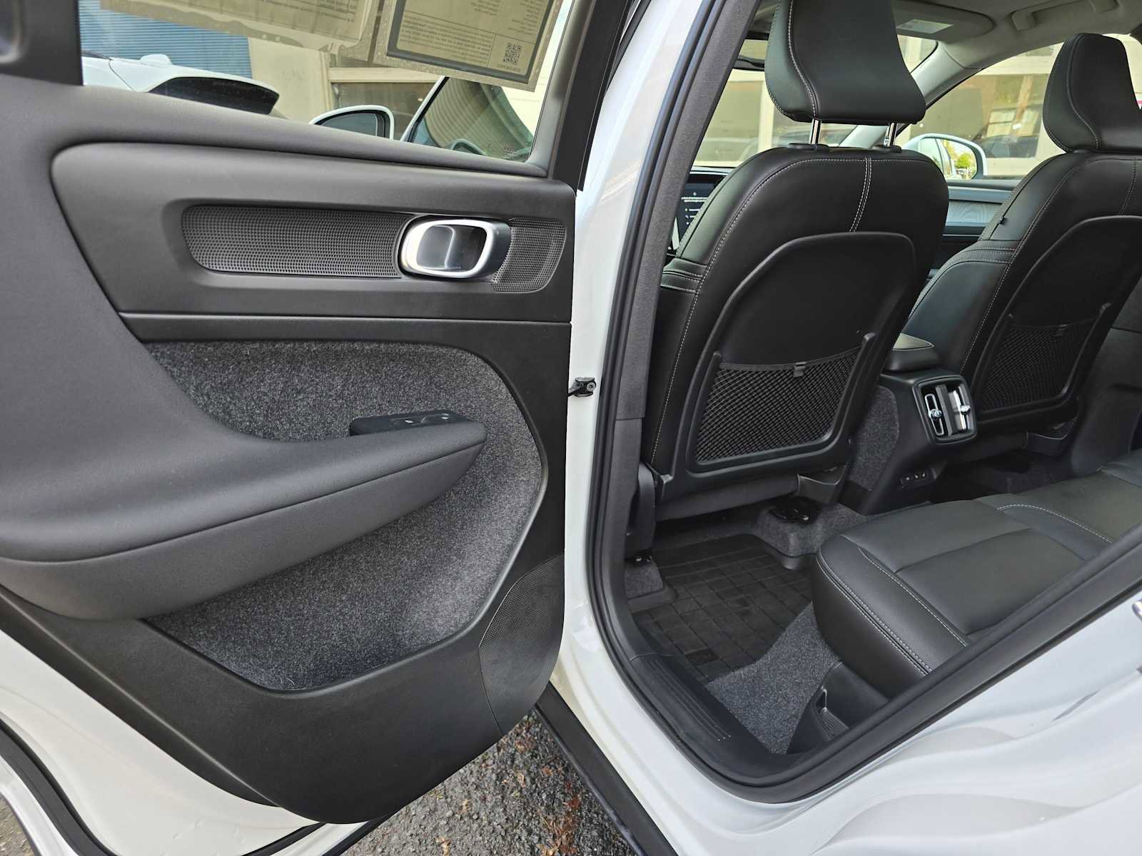 Used 2025 Volvo XC40 B5 Core w/ Protection Package Premier image 14