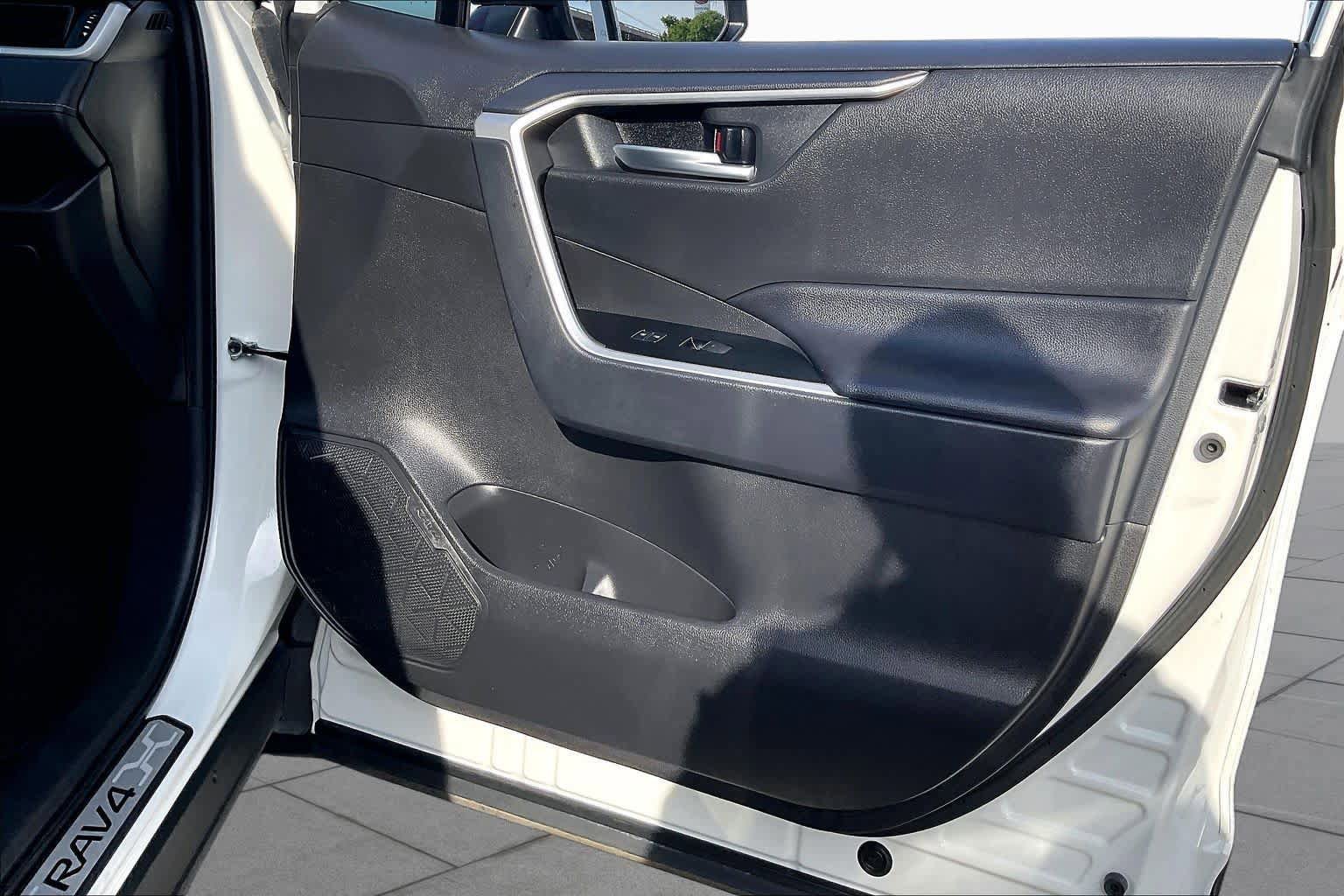 Used 2025 Toyota RAV4 XLE FWD image 22
