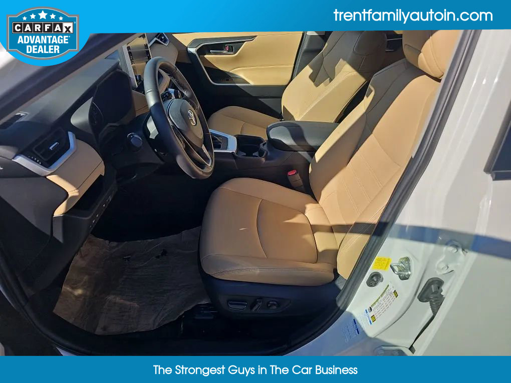 Used 2021 Toyota RAV4 XLE Premium image 32