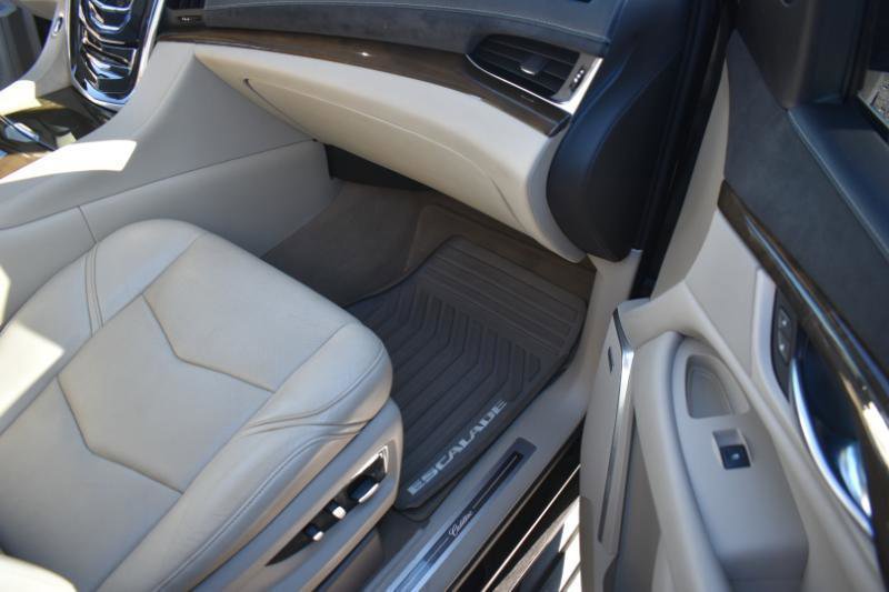 Used 2019 Cadillac Escalade ESV Luxury image 18