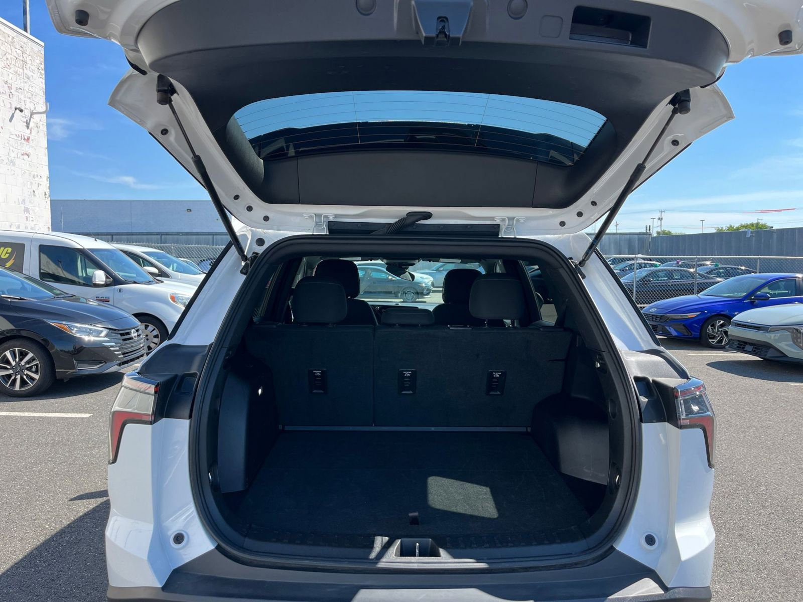 Used 2025 Chevrolet Equinox LT FWD image 31