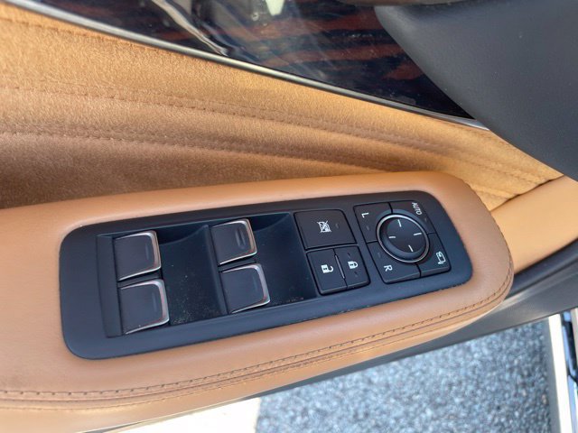 Used 2022 Lexus LS 500 w/ Interior Upgrade Package RWD image 11