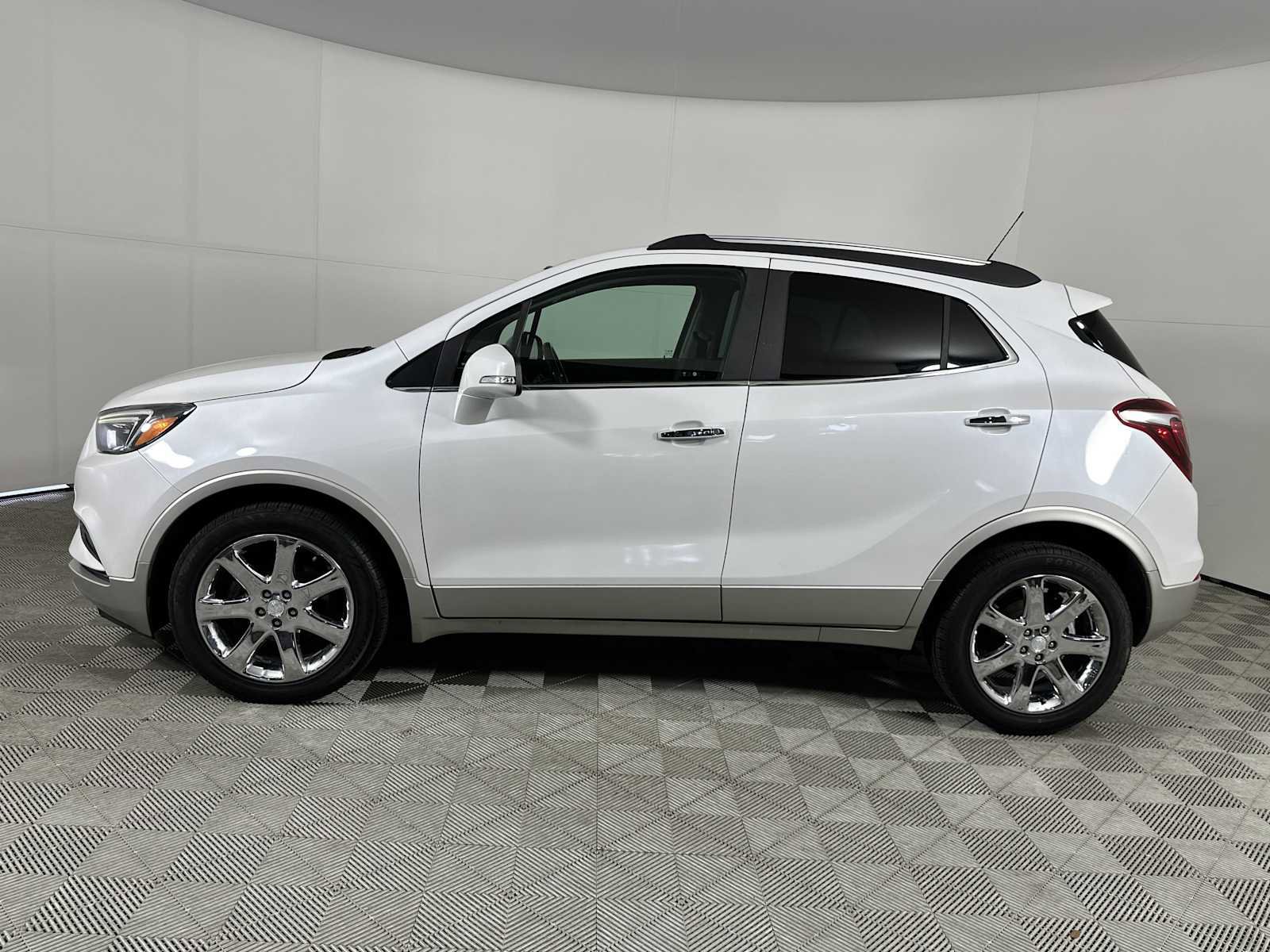 Used 2019 Buick Encore Essence w/ Experience Buick Package FWD image 5