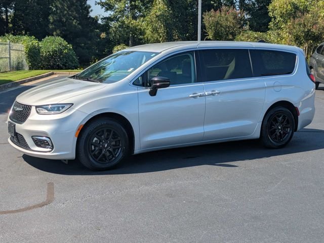 Used 2024 Chrysler Pacifica Touring-L FWD image 8