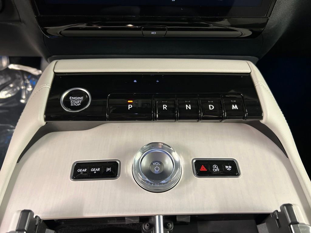 New 2026 Lincoln Navigator Reserve AWD/4WD image 16