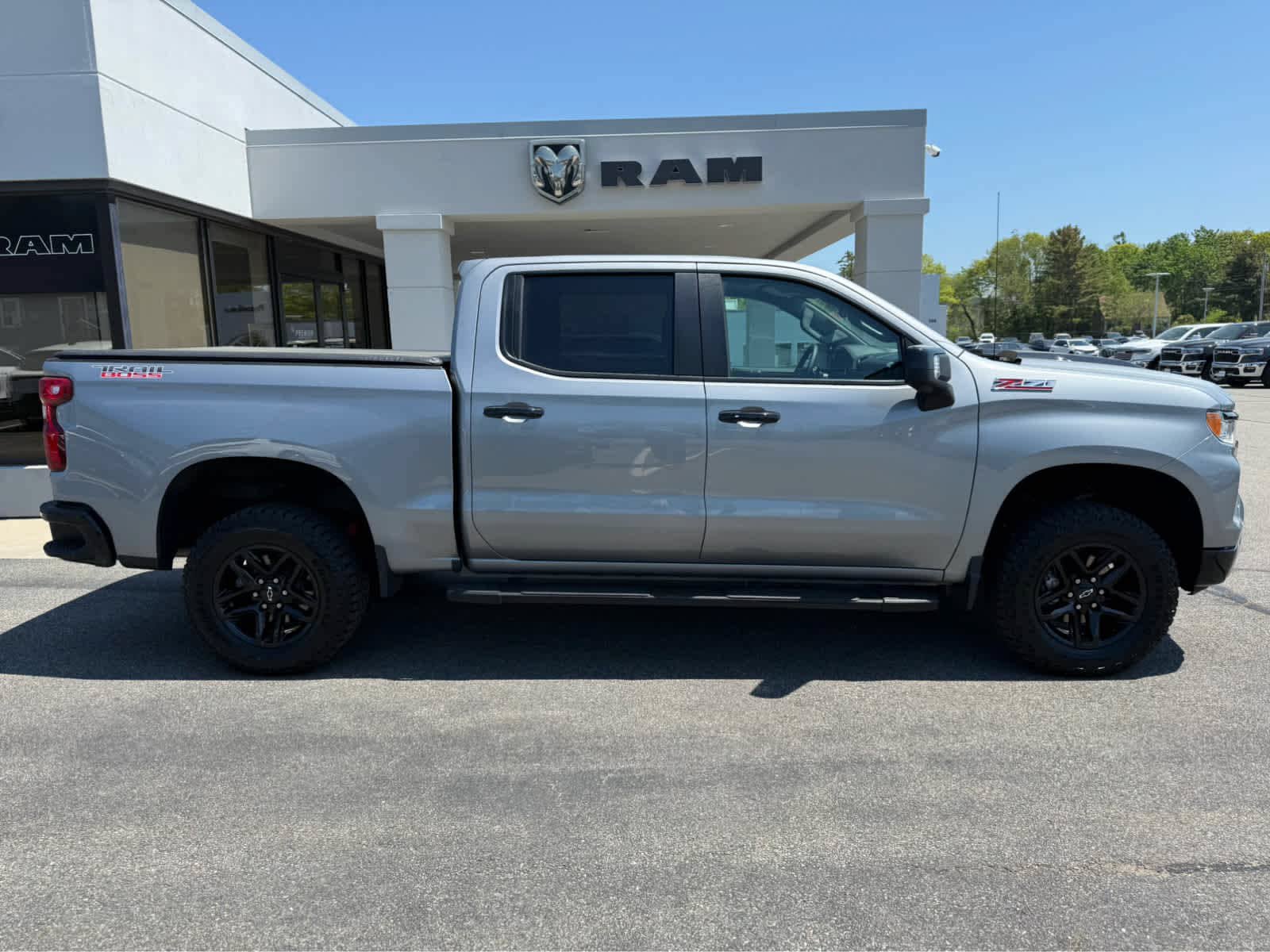 Used 2024 Chevrolet Silverado 1500 LT Trail Boss w/ Convenience Package II AWD/4WD image 10