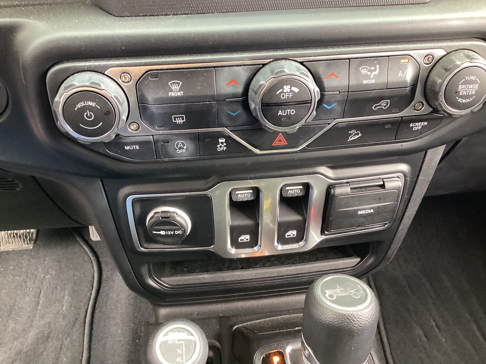 Used 2019 Jeep Wrangler Sport AWD/4WD image 15