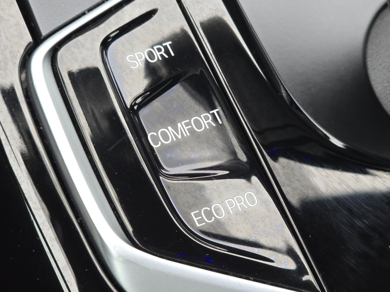 Used 2018 BMW 530i xDrive w/ Premium Package image 8