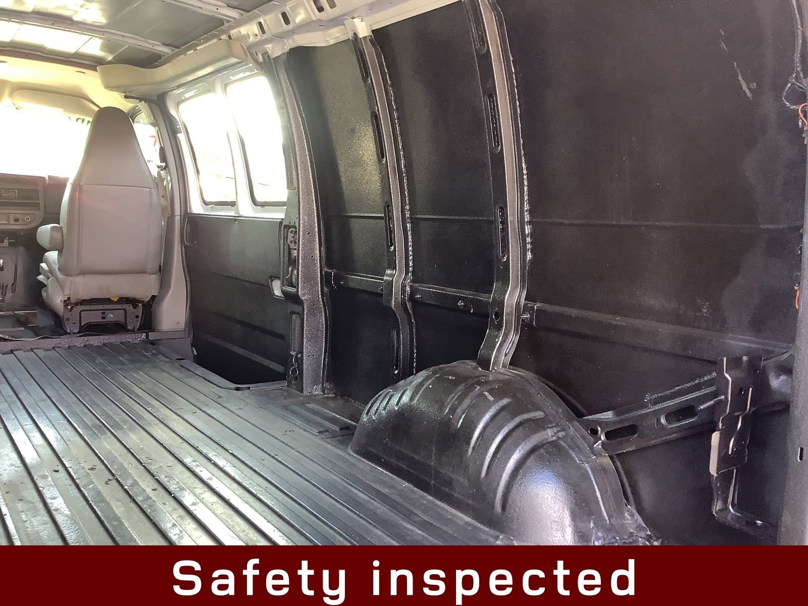 Used 2016 Chevrolet Express 3500 Extended image 11