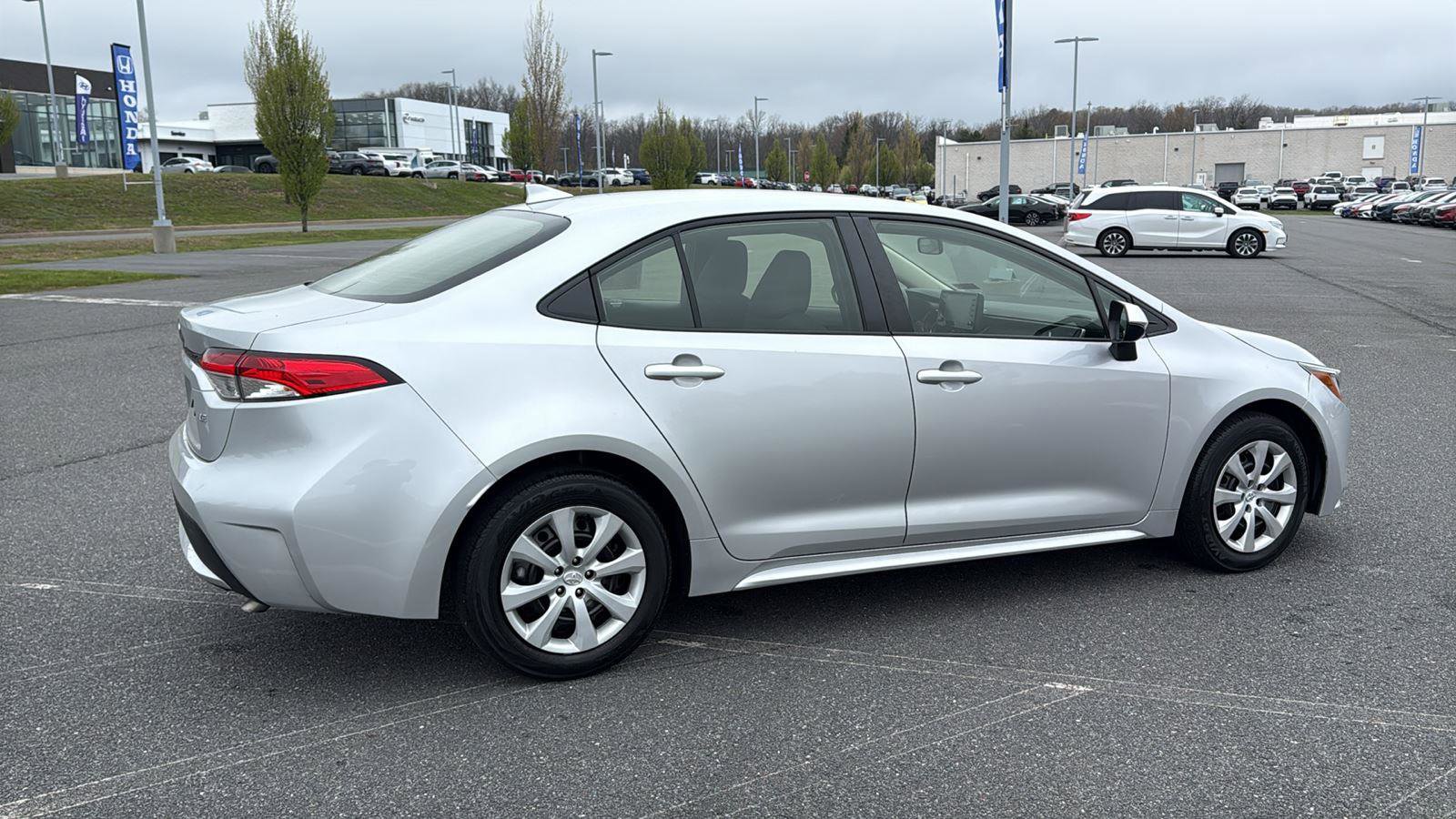 Used 2022 Toyota Corolla LE FWD image 5
