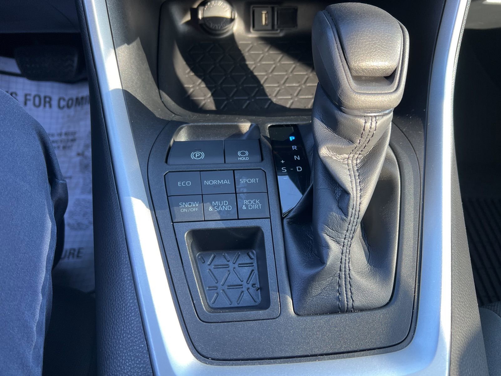 Used 2021 Toyota RAV4 XLE w/ XLE Grade Weather Package image 25