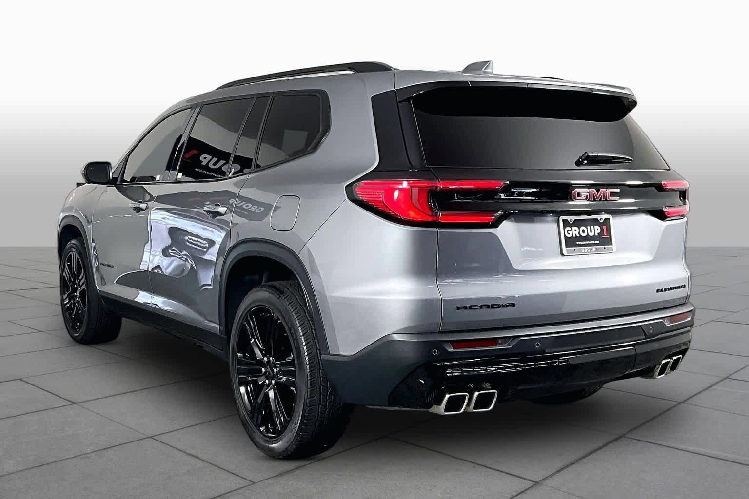 Used 2025 GMC Acadia Elevation w/ Elevation Premium Package FWD image 12