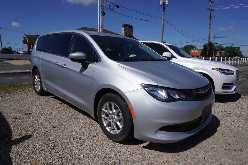 Used 2023 Chrysler Voyager LX FWD image 10