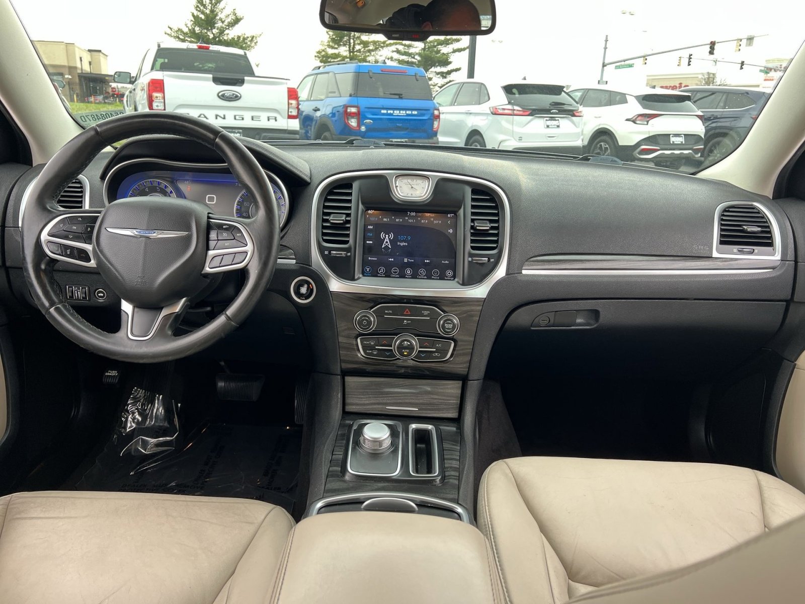 Used 2017 Chrysler 300 Limited image 19