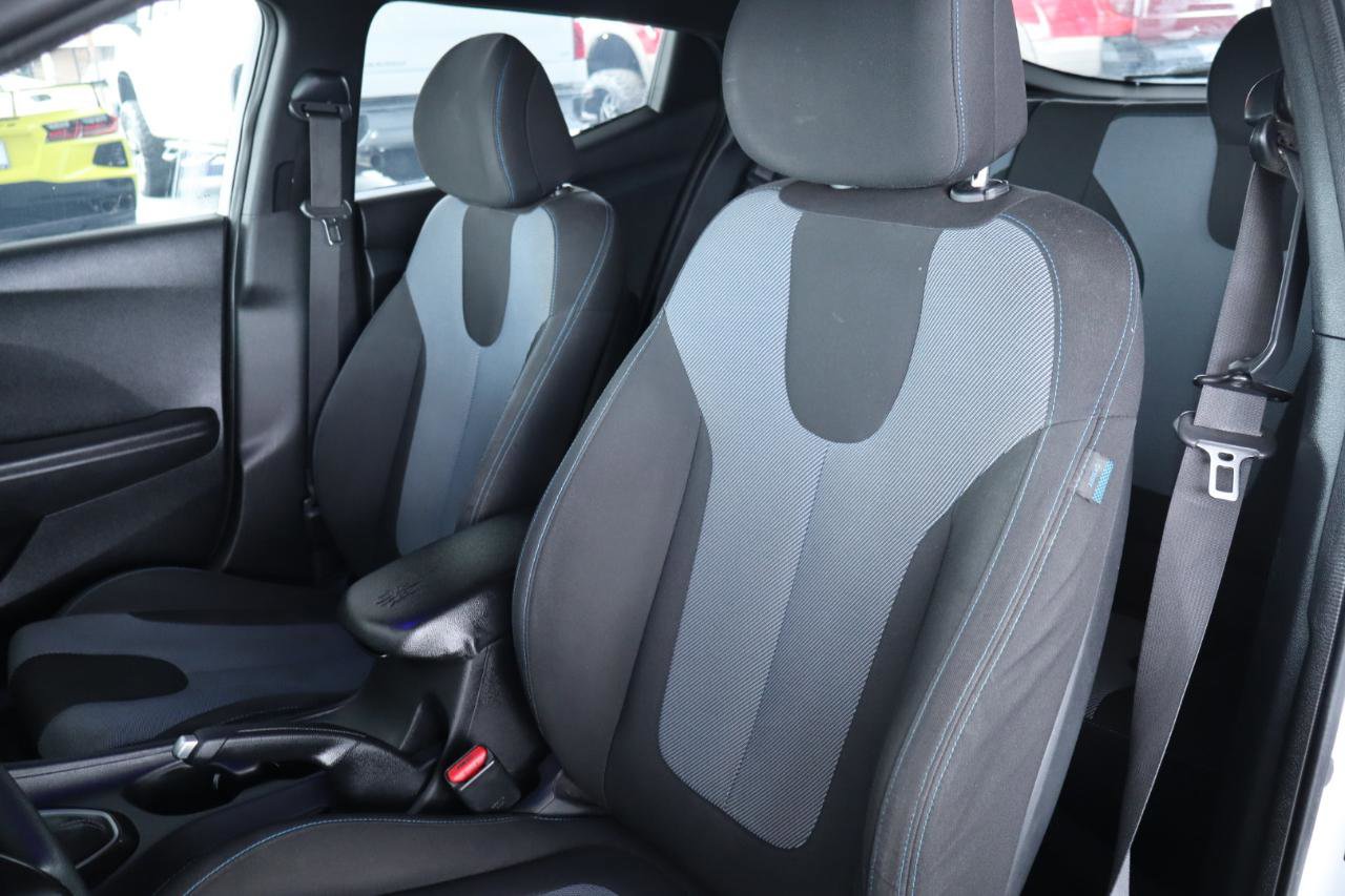 Used 2020 Hyundai Veloster 2.0 FWD image 14