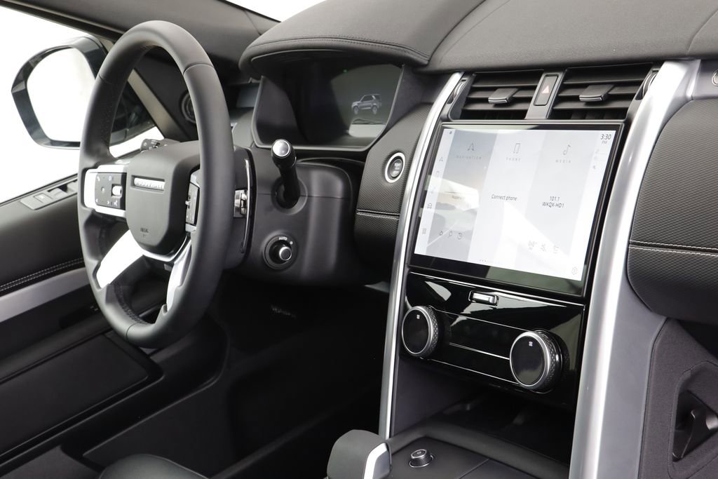 Used 2025 Land Rover Discovery Dynamic SE image 23