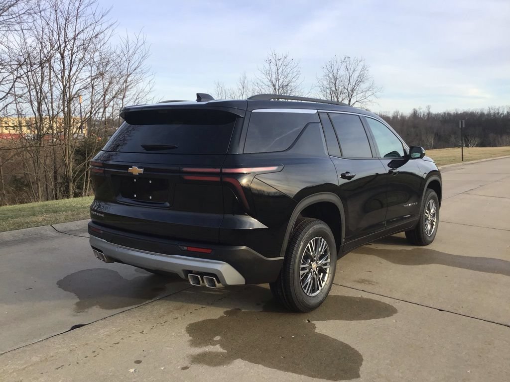 New 2026 Chevrolet Traverse LT w/ Driver Confidence Package FWD image 3