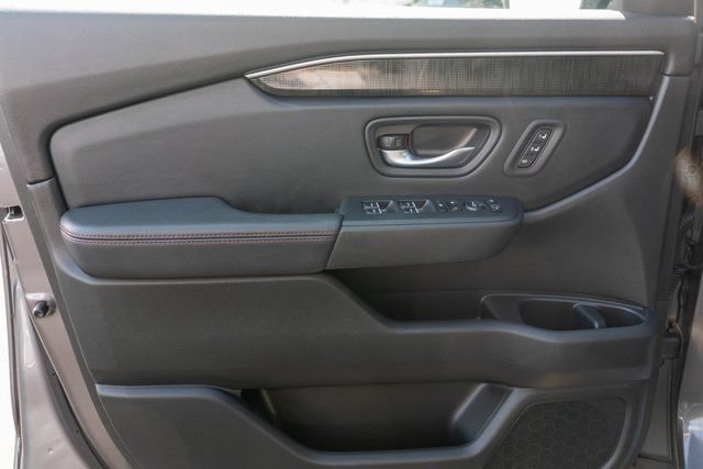 Used 2025 Honda Pilot Black Edition image 19