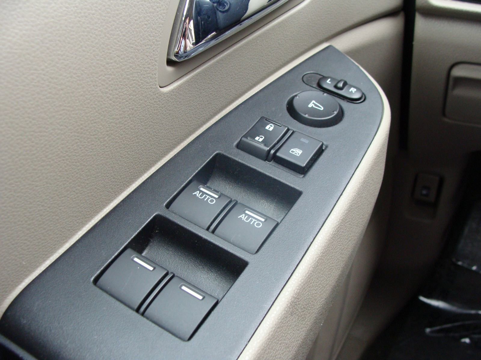 Used 2015 Honda Odyssey EX-L image 27