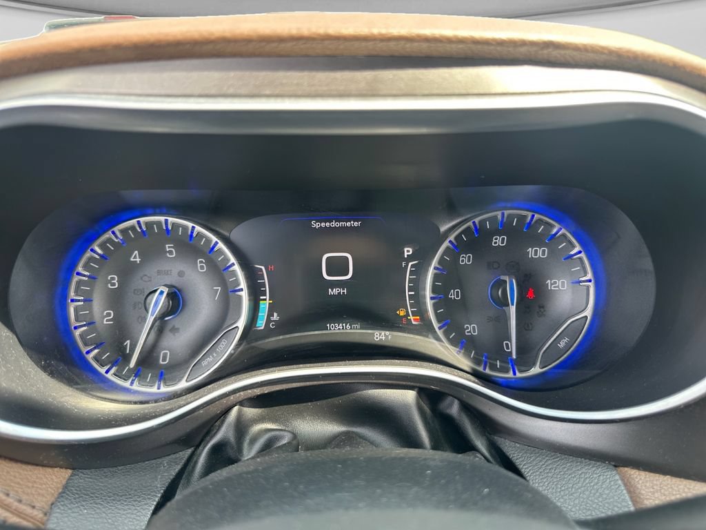 Used 2017 Chrysler Pacifica Limited w/ UConnect Theater Package FWD image 12