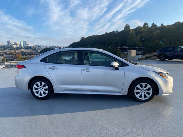 Used 2024 Toyota Corolla LE FWD image 2