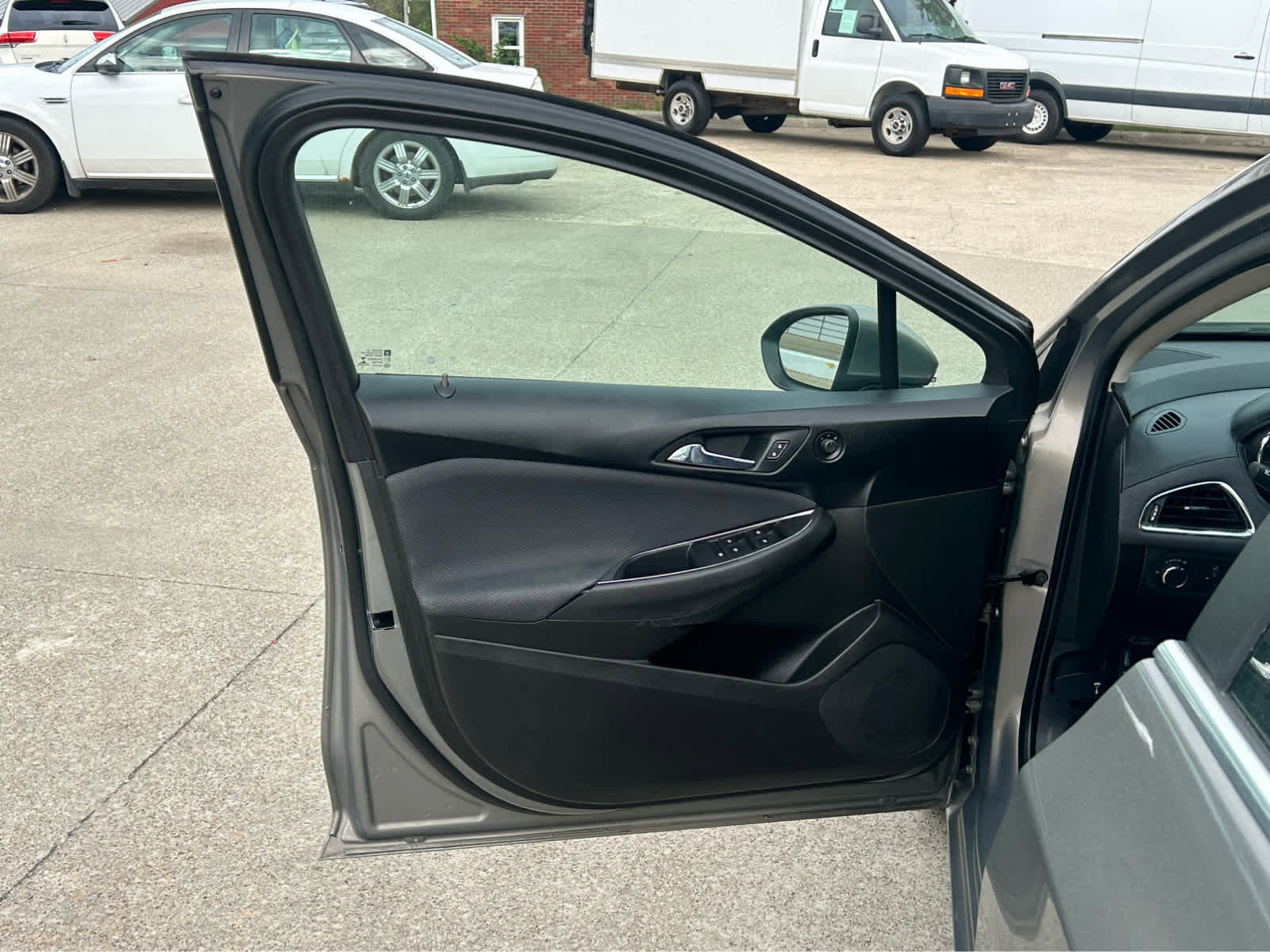 Used 2018 Chevrolet Cruze LT w/ Convenience Package FWD image 12