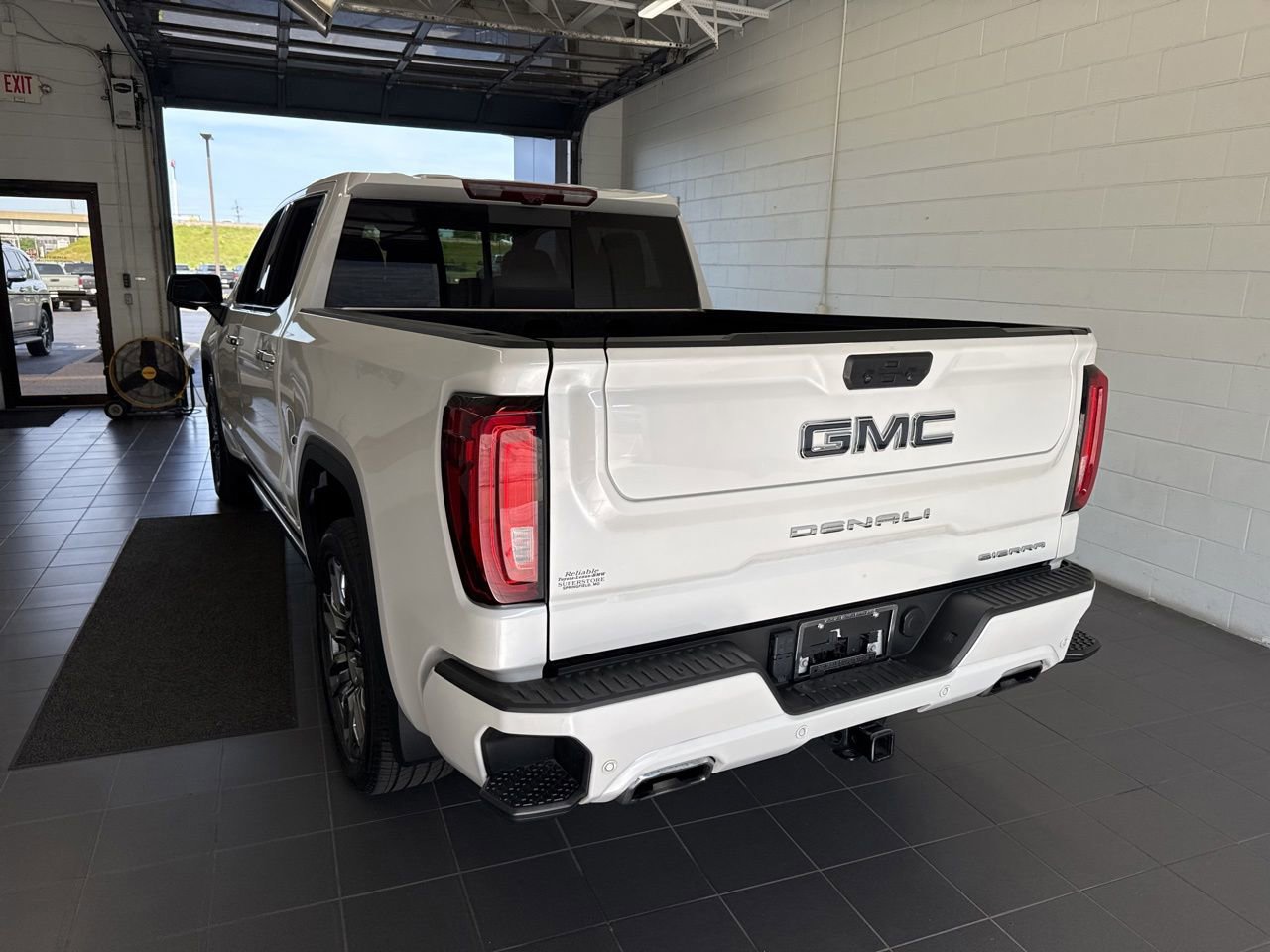 Used 2024 GMC Sierra 1500 Denali Ultimate AWD/4WD image 6