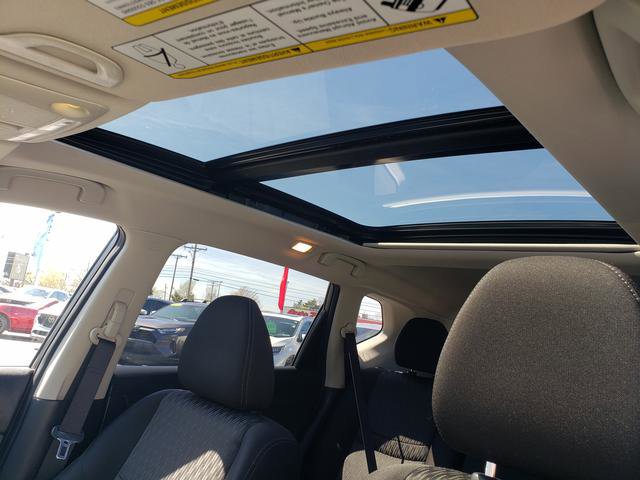 Used 2018 Nissan Rogue SV w/ Sun & Sound Touring Package AWD/4WD image 18