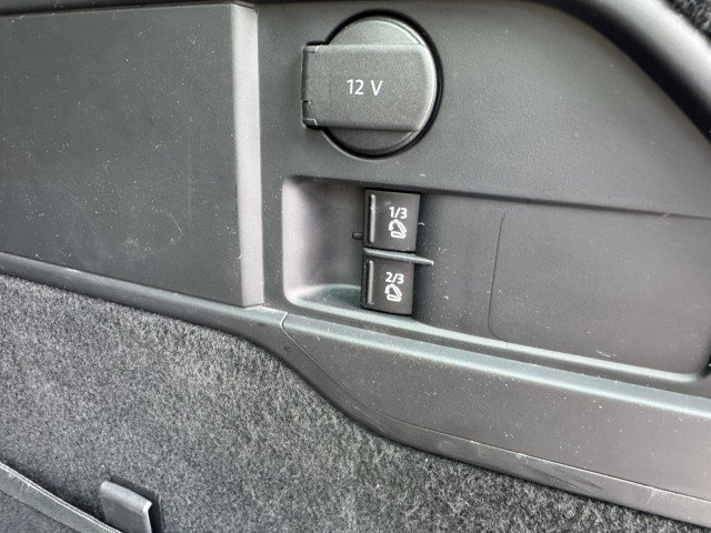 Used 2016 Volkswagen Touareg Sport AWD/4WD image 34