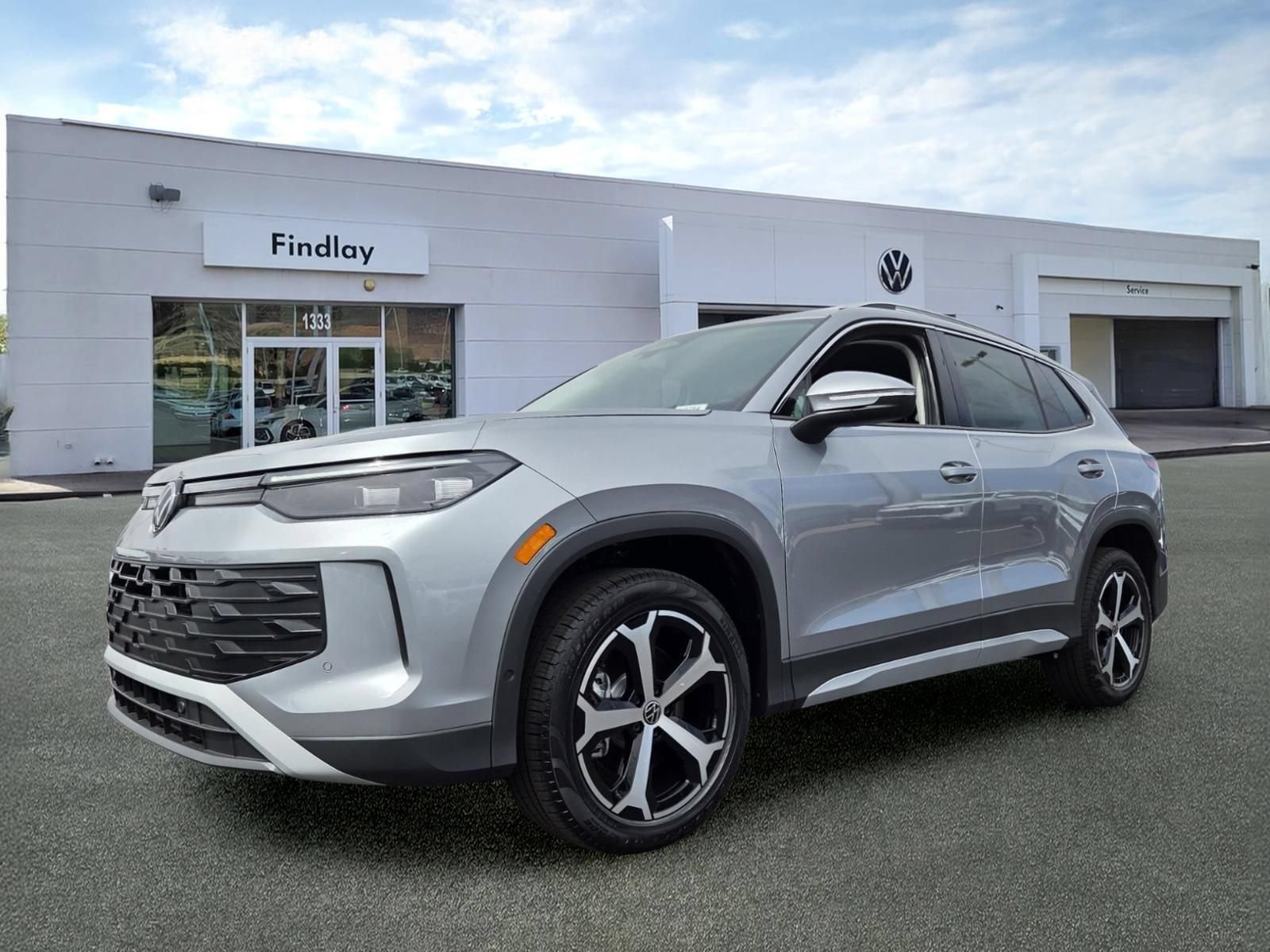 New 2026 Volkswagen Tiguan SE AWD/4WD image 1