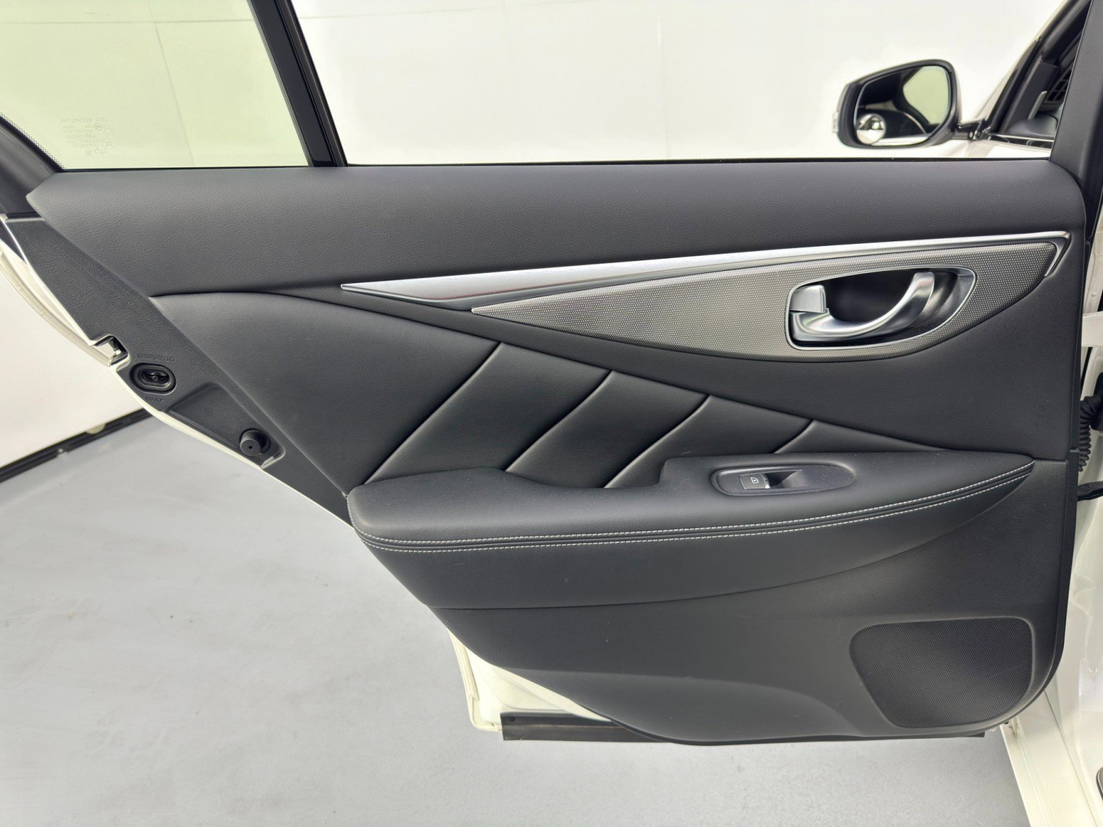 Used 2017 INFINITI Q50 3.0t Premium w/ 3.0T Premium Plus Package image 44