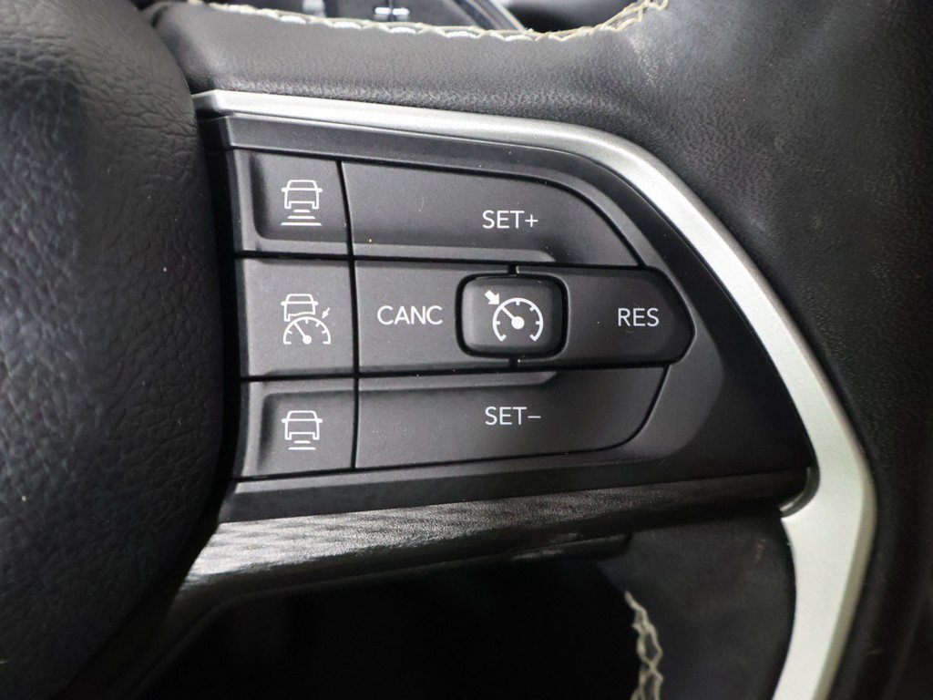 Used 2023 Jeep Grand Cherokee L Laredo AWD/4WD image 45