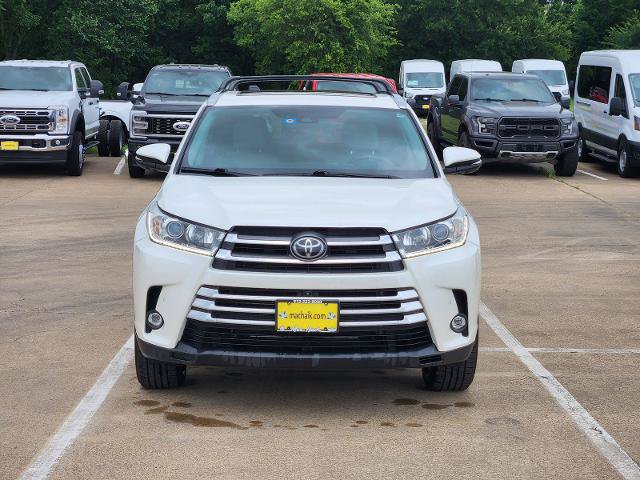 Used 2019 Toyota Highlander Limited Platinum FWD image 2