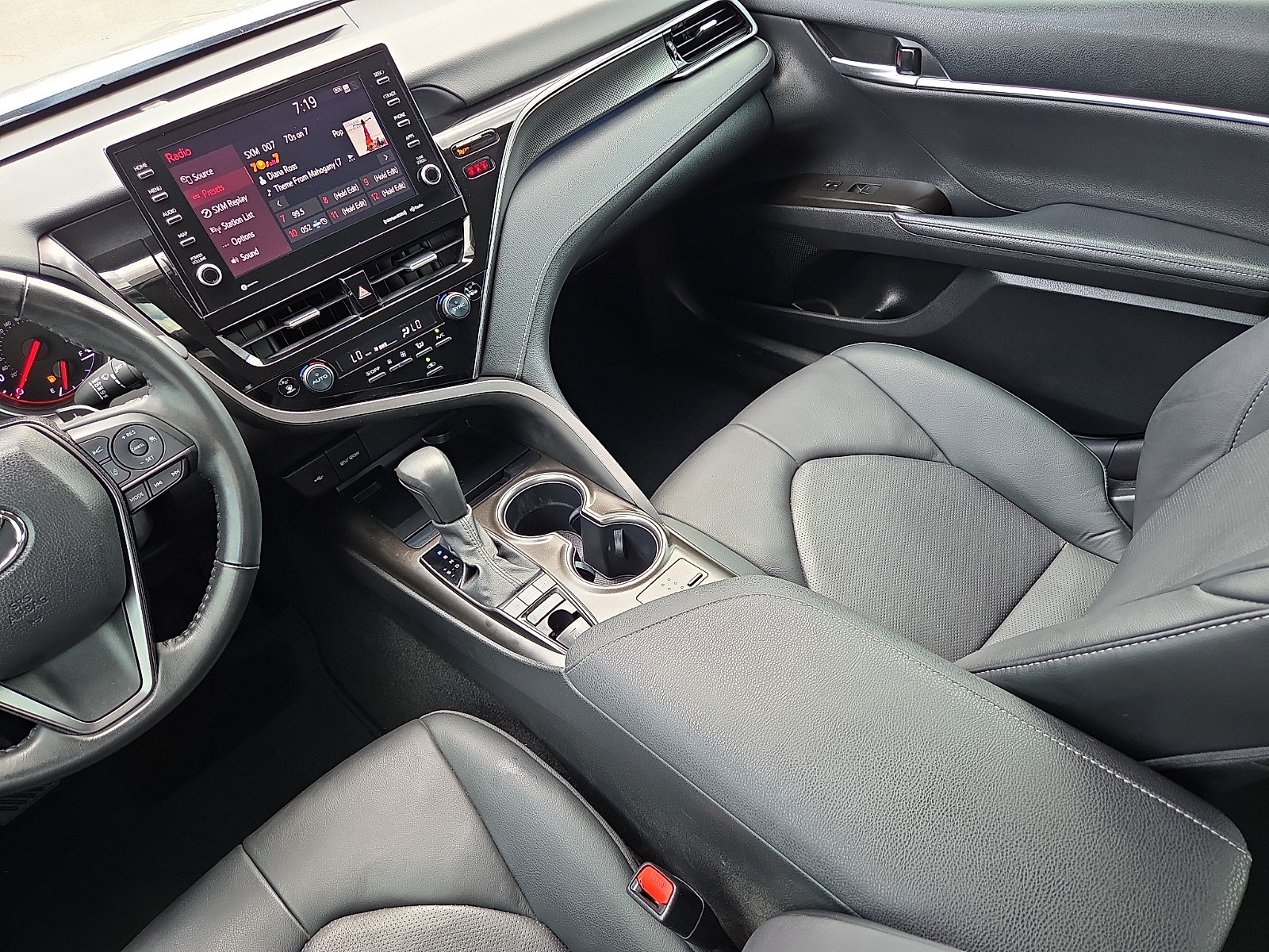 Used 2024 Toyota Camry XSE FWD image 12