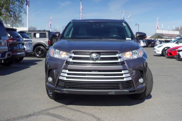 Used 2017 Toyota Highlander XLE image 2