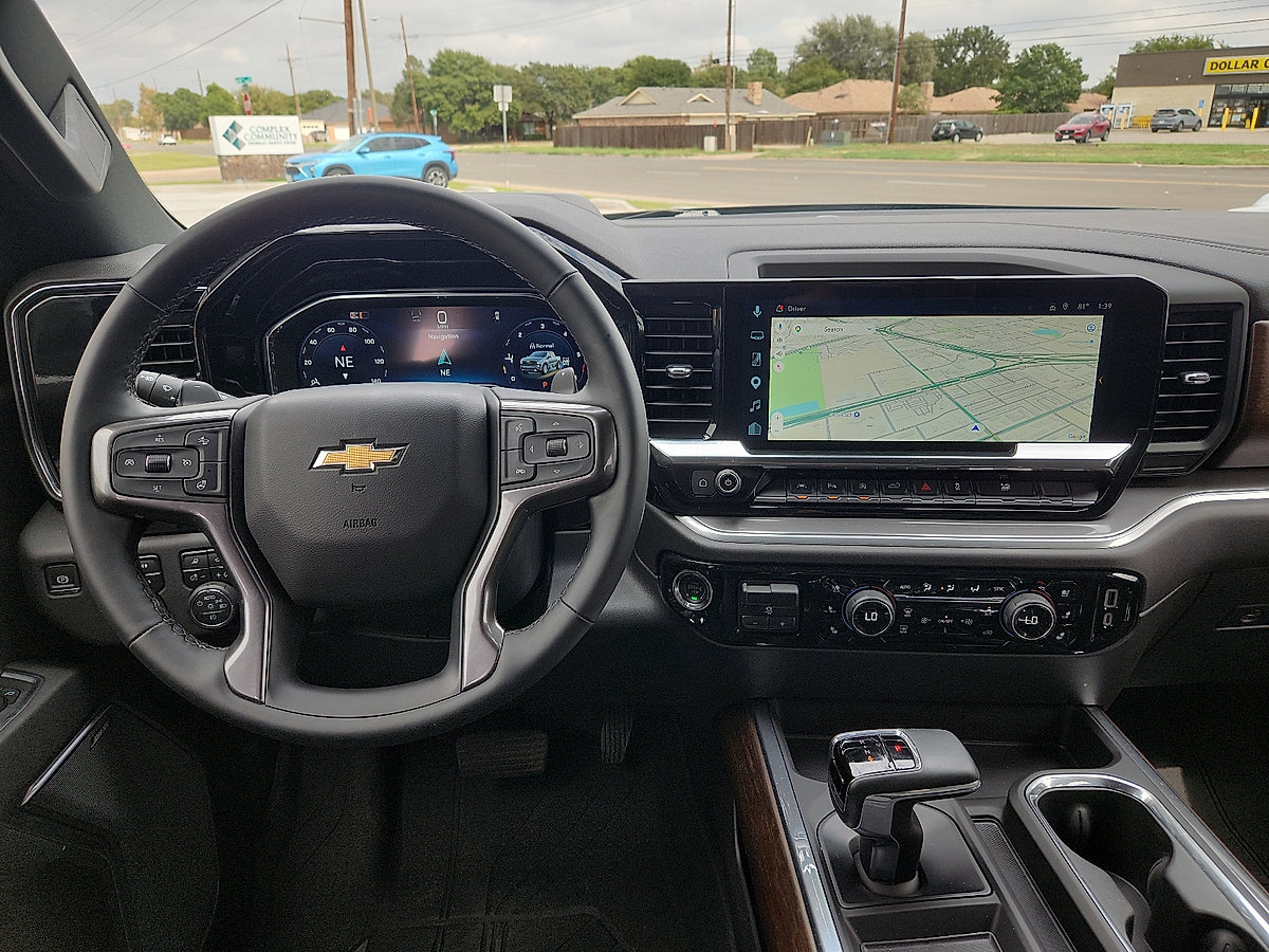 Used 2025 Chevrolet Silverado 1500 High Country AWD/4WD image 8