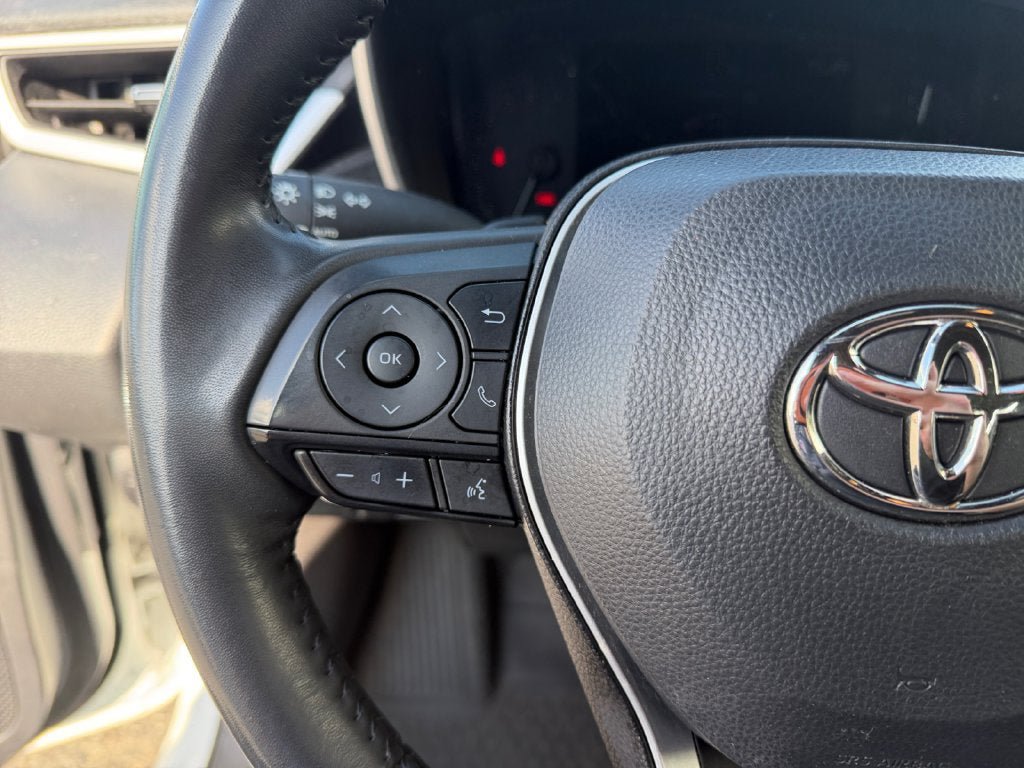 Used 2022 Toyota Corolla XSE FWD image 15