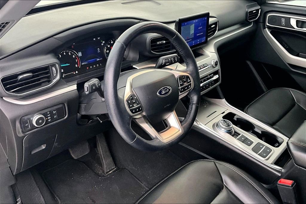 Used 2022 Ford Explorer XLT w/ Equipment Group 202A image 15