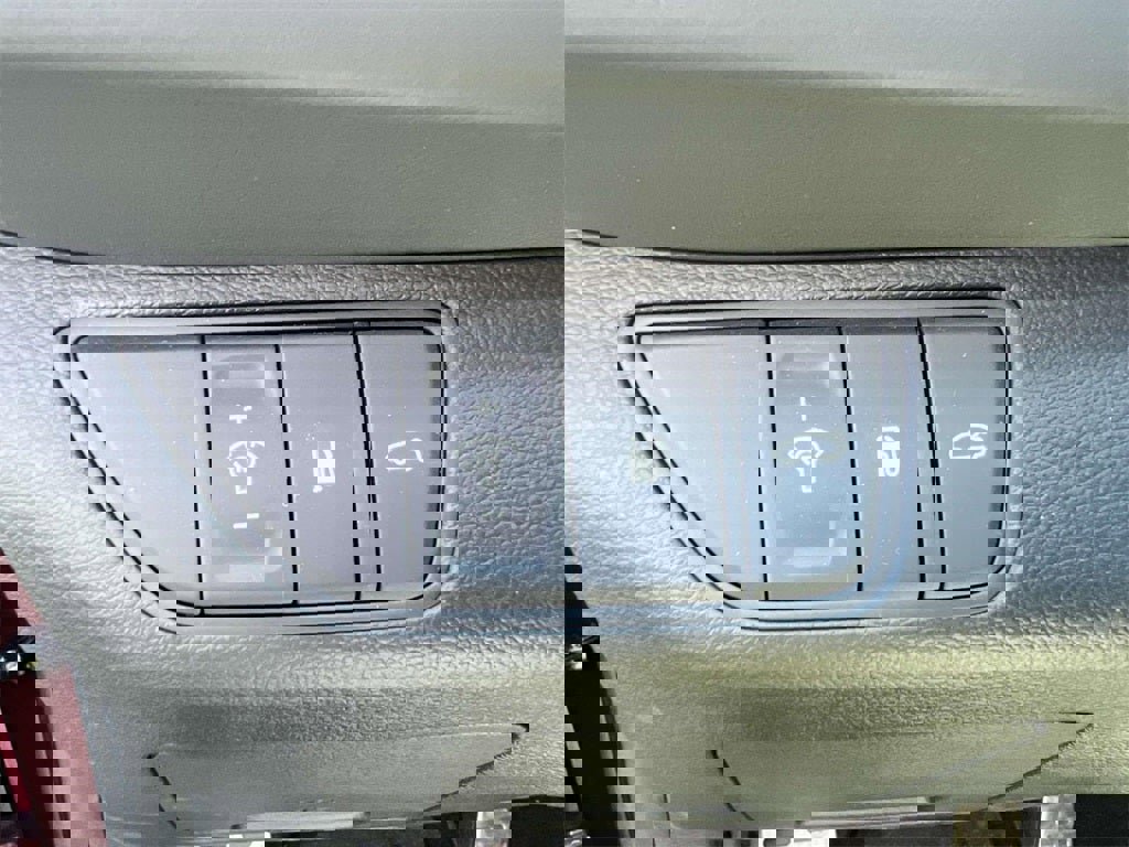 Used 2025 Genesis G70 2.5T w/ Sport Prestige Package image 17