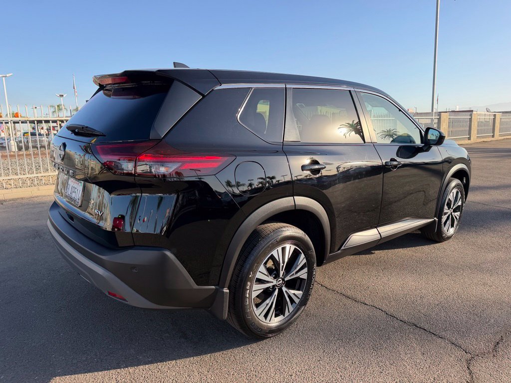 Used 2023 Nissan Rogue SV FWD image 6